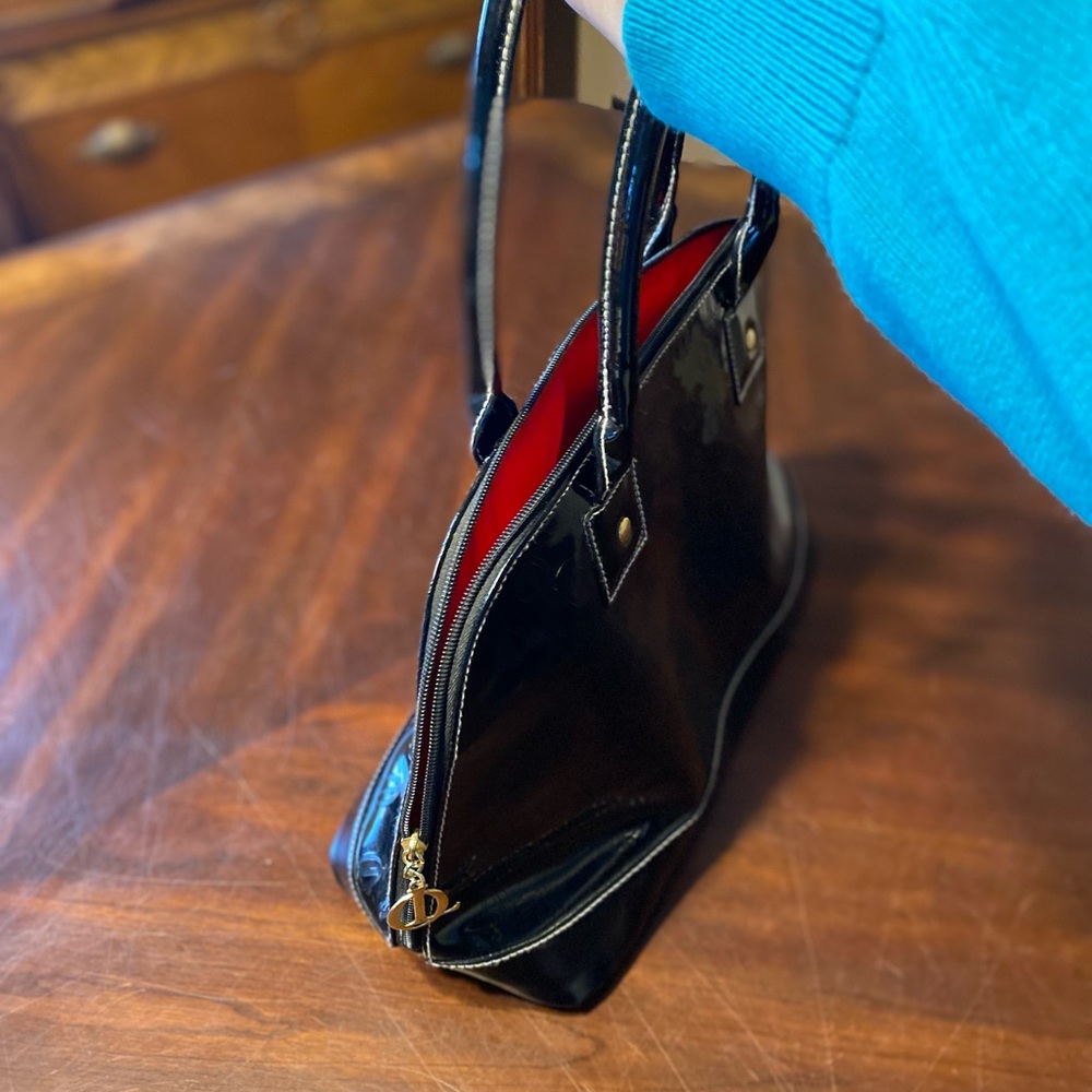 Chic Black Designer Shoulder Bag - Picture 9 of 10